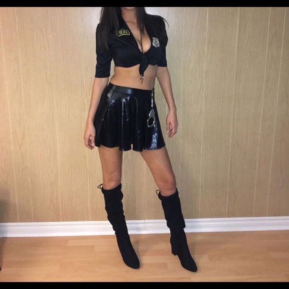 Costume - Picture 2 of 2